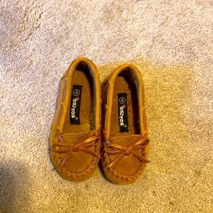 Size 4 girls moccasins.